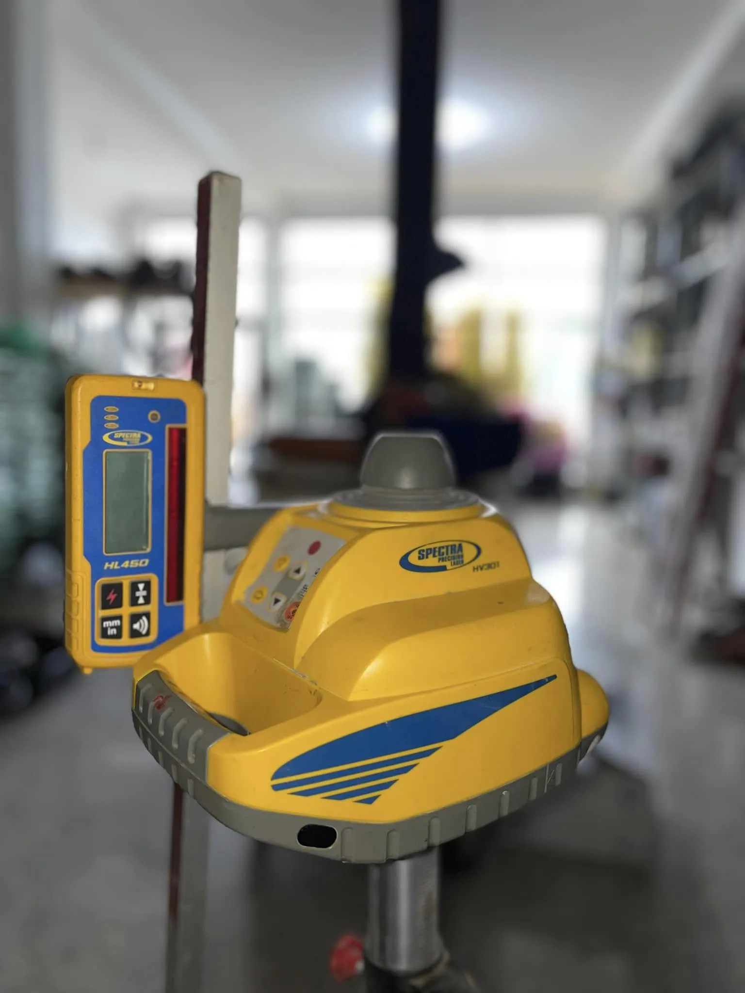 Nivelues lazer rrotullues Spectra Precision HV301 me marrës HL450